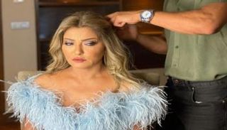 علا غانم أثناء الاستعداد لحفل زفاف ابنتها