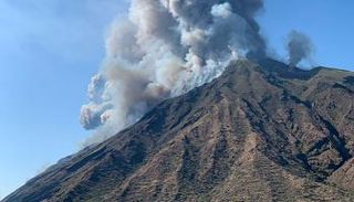 ثوران بركان في إيطاليا