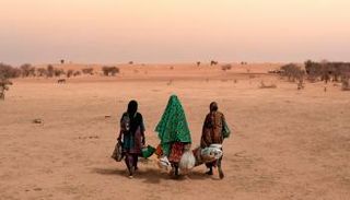 مشهد من فيلم "مارشيه سور لو" المشارك في مهرجان كان