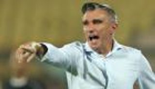 صفقات الزمالك.. 3 أسماء وهمية تشعل غضب كارتيرون