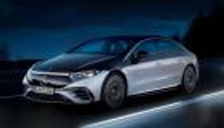 مرسيدس تكثف تصنيع السيارات الكهربائية.. ما السبب؟