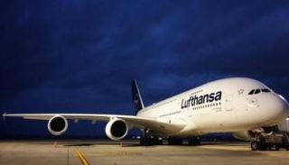 طائرة تتبع شركة لوفتهانزا الألمانية