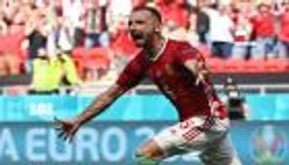يورو 2020.. مذيعة ضحية احتفال جنوني للاعب المجر ضد فرنسا