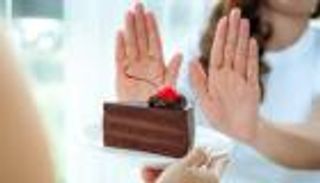 تحذير من أطعمة تزيد احتمالية تجلط الدم.. تعرف عليها