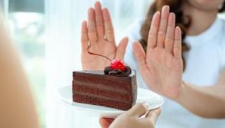 الحلويات المصنوعة من الدقيق الأبيض والسكر تزيد من احتمالية تجلط الدم