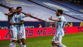 ميسي واحتفال لاعبي الأرجنتين