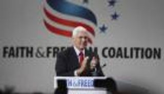 أنصار ترامب يهاجمون مايك بنس خلال مؤتمر بفلوريدا