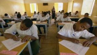 طلاب سودانيون بقاعة امتحانات الشهادة الثانوية - أرشيفية