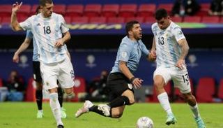 من مباراة الأرجنتين وأوروجواي