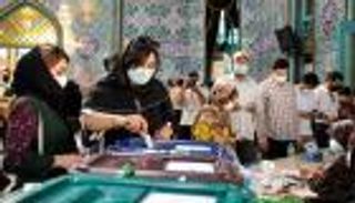 صورة مريبة.. أول تشكيك بفوز رئيسي في إيران