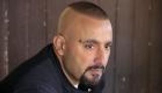 قصة فيلم العنكبوت.. السقا يرتدي القناع ومنى زكي تتحدث الكورية