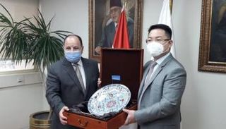 محمد معيط مع الرئيس الإقليمي لشركة هواوي بشمال أفريقيا