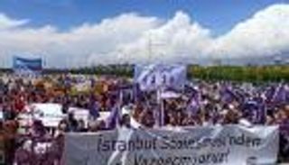 مظاهرة نسائية تطالب أردوغان بعدم الانسحاب من "اتفاقية إسطنبول"