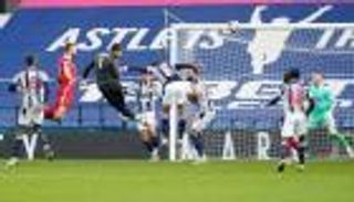 على طريقة أليسون.. حارس برازيلي يسجل رأسية قاتلة "بلا فائدة"