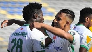 سفيان رحيمي وبن مالانجو لاعبا الرجاء المغربي
