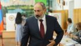 رئيس وزراء أرمينيا باشينيان.. صحفي انكسر قلمه مرة واحدة