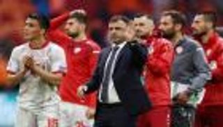أول ضحية.. بطل رحلة يورو 2020 الأسطورية يكتب نهايتها