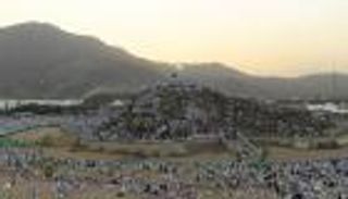 الوقوف بعرفة وركن الحج الأعظم.. ماذا يحدث على الجبل؟