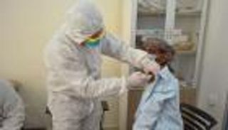 كأول محافظة يمنية.. الإمارات توفر لقاح كورونا لجميع سكان سقطرى