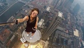 هوس السيلفي يجتاح العالم