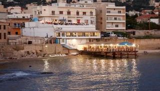 مدينة البترون الساحلية