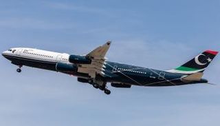 طائرة القذافي تعود إلى ليبيا