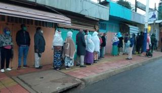 طابور من الناخبين أمام اللجان مع فتح مراكز الاقتراع