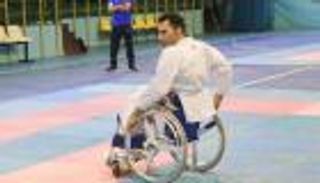 بالصور: شاب مصري يتحدى المستحيل.. بطل كاراتيه من فوق كرسي متحرك
