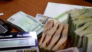 أوراق من فئات متعددة من الدينار الليبي (أرشيفية)