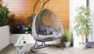 صور.. الأثاث المعلق والأرجوحي موضة صيف 2021 