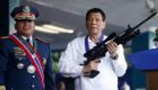 رئيس الفلبين يهدد رافضي لقاح كورونا بـ"السجن"