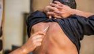 بالصور.. العلاج بسم النحل في مصر