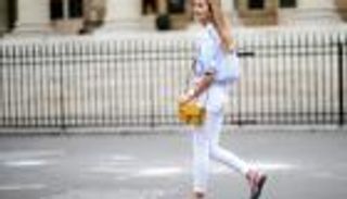 "الجينز الأبيض".. نجم موضة صيف 2021