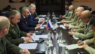 جانب من المباحثات الرسمية بين قائد الجيش الجزائري ووزير الدفاع الروسي