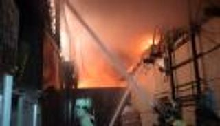 بالصور.. حريق في بازار طهران الكبير