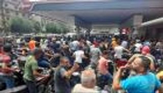 أزمات لبنان العصية.. مافيا تهريب البنزين من بلد مريض لآخر يحتضر: لا أموال ولا حلول