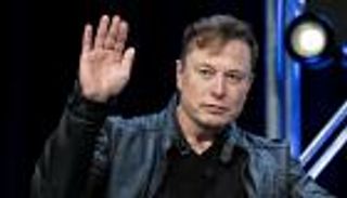 إيلون ماسك يقتحم وول ستريت من الفضاء ويكافئ عشاق تسلا