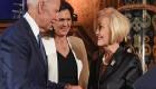 رد الجميل.. بايدن يرشح أرملة ماكين موفدا أمريكيا بالأمم المتحدة