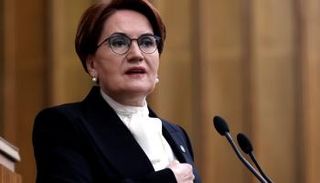 ميرال أكشينار زعيم حزب 