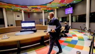 قاعة اجتماع بمقر الاتحاد الأوروبي- الفرنسية