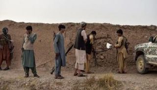 طالبان تهدد باستهداف كل من عمل مع القوات الأجنبية