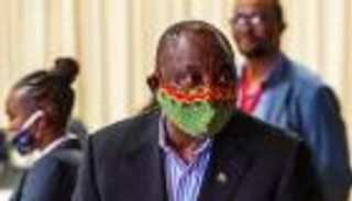 فيديو محرج.. سرقة "آيباد" رئيس جنوب أفريقيا خلال مؤتمر