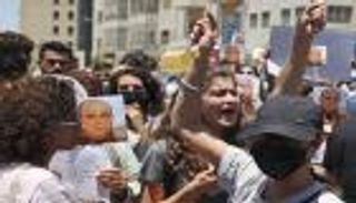 الناشط الفلسطيني نزار بنات.. "وفاة" تفجر الغضب ضد السلطة