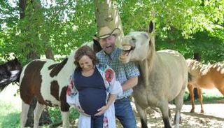 حصان ضاحك يسرق الأضواء على طريقته الخاصة