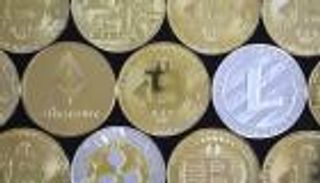 أسعار العملات المشفرة الآن.. بيتكوين ودوجكوين على قمة جديدة