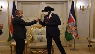 وزير الري المصري خلال لقاء رئيس جنوب السودان