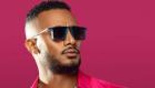 فيديو.. محمد رمضان يتجول مع نمر في دبي