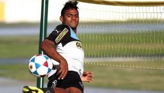 البرازيلي دانكلر بيريرا مدافع الأهلي السعودي الجديد