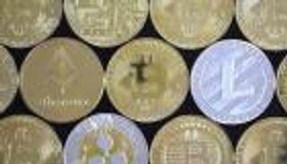 ملف تفاعلي.. هوس بيتكوين.. صراع 5 عملات مشفرة يحبس الأنفاس