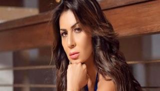 الفنانة نجلاء بدر